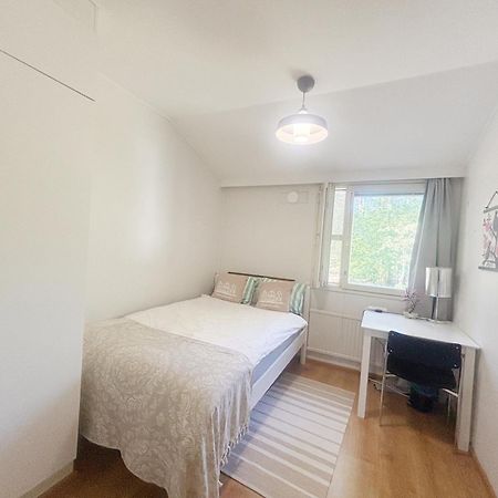 Private Rooms Near Metro, Free Parking,Direct Bus From Airport Helsingfors Exteriör bild
