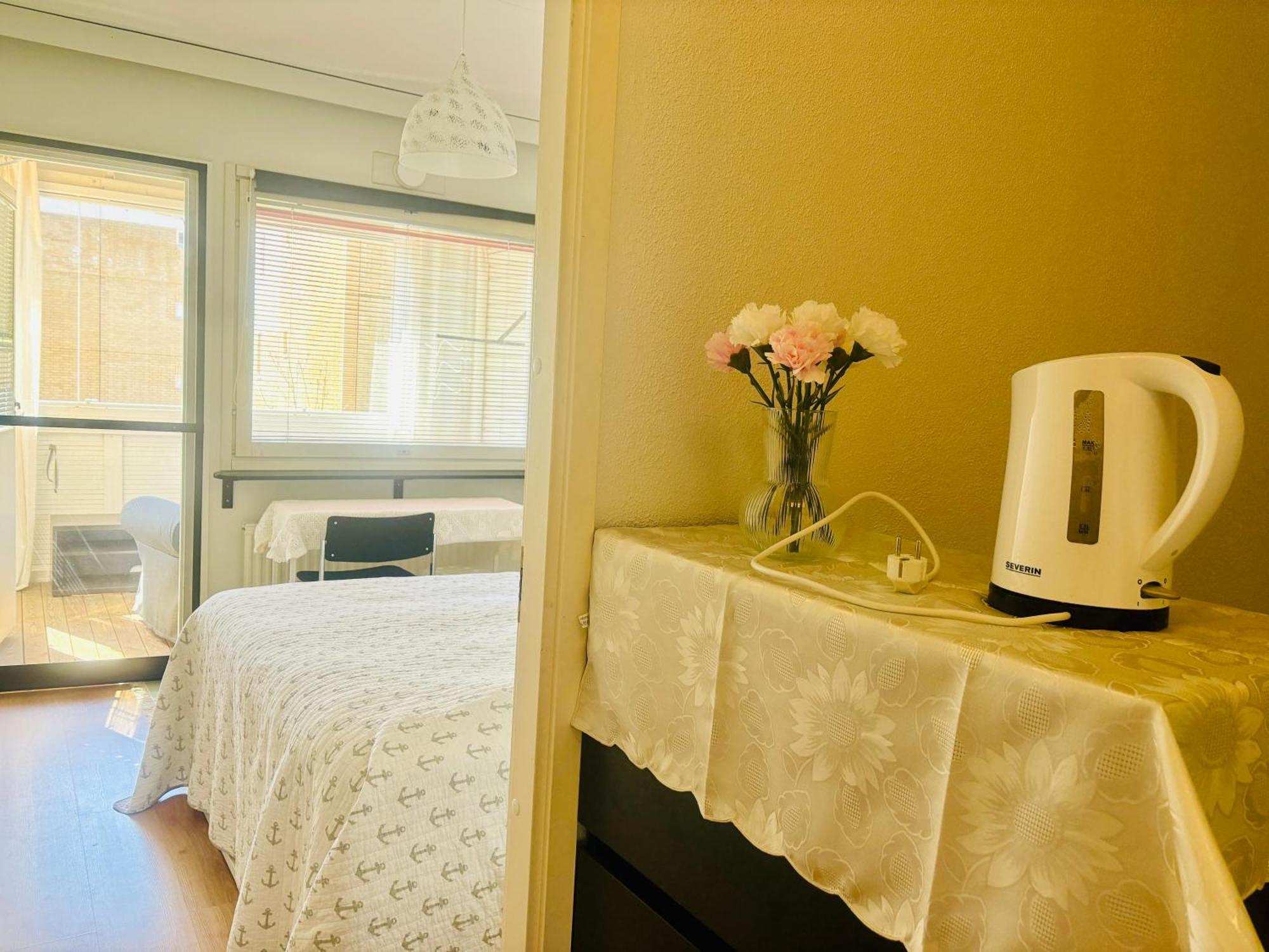 Private Rooms Near Metro, Free Parking,Direct Bus From Airport Helsingfors Exteriör bild